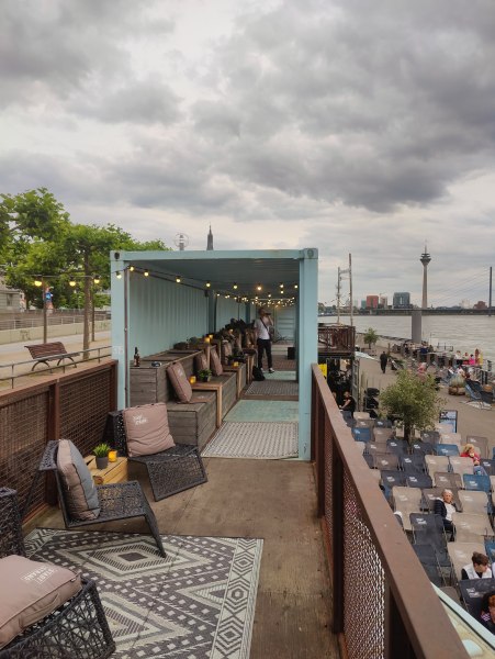 Terrasse_leer, © Stadtstrand Düsseldorf GmbH