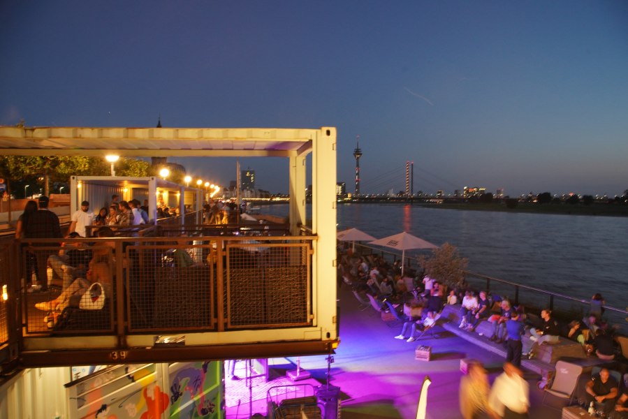 Skyline_bei_nacht, © Stadtstrand Düsseldorf GmbH