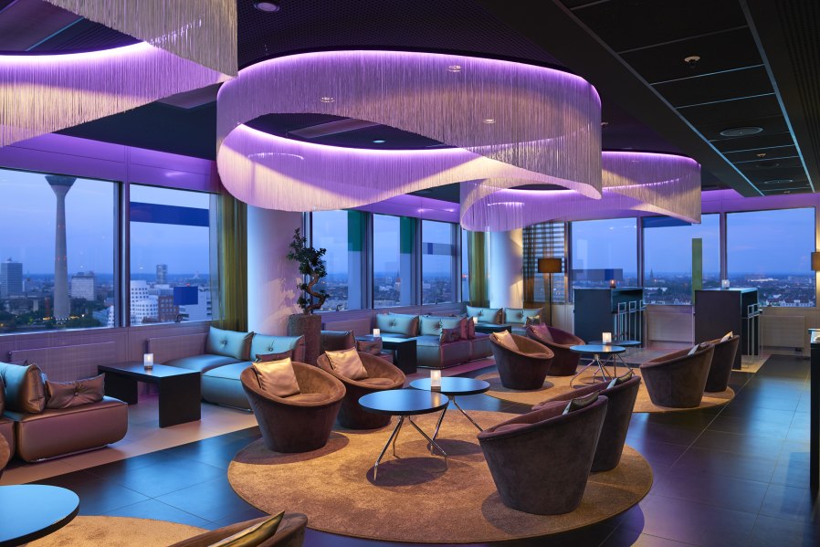 213InnsideDüsseldorfHafen-The View Skylounge & Bar Night, © Sol Meliá Deutschland GmbH